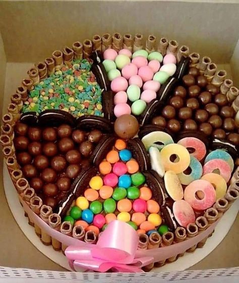 Candy Cake Diy, Candy Birthday Cakes, 10 Birthday Cake, Birthday Cake Decorating Ideas, Funny Birthday Cakes, Candy Cakes, Cake Decorating Frosting, Cake Decorating Ideas, Simple Birthday