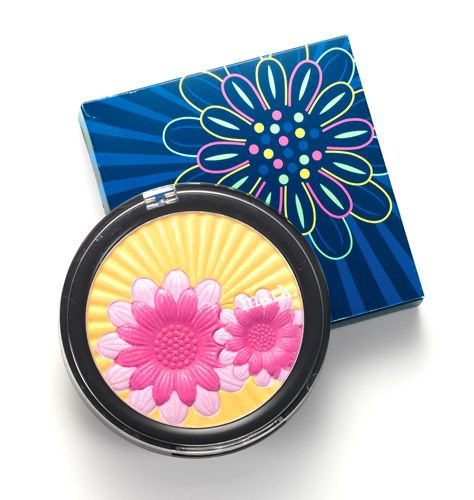 Mark Blooming Pretty Highlighting Face Powder for Spring 2014 Avon Mark, Makeup Package, Too Faced Bronzer, Avon Rep, Grooming Kit, Cosmetic Packaging, Face Powder, Gorgeous Makeup, Beauty Items