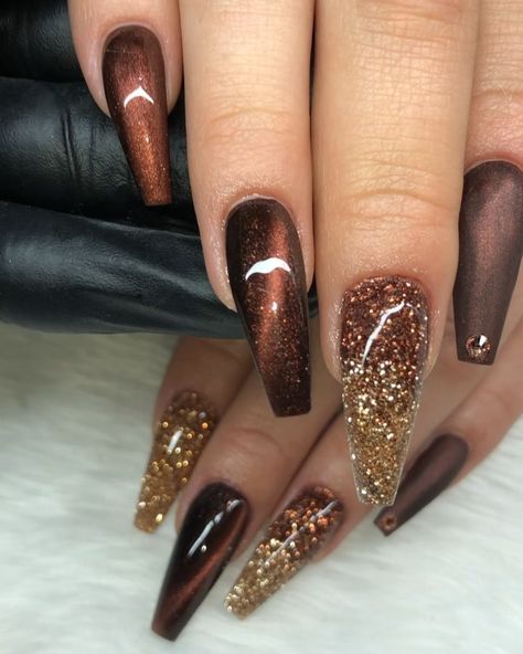 🍂👌🏼 Bronze Nails Designs, Ombre Nail Ideas, Ombre Nail Art, Brown Sweaters, Bronze Nails, Ombre Nail Art Designs, Fall Acrylic, 2023 Nails, September Nails