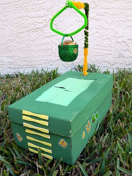 A glittery pot of gold is sure to attract a mischievous leprechaun into this shoebox-based trap.  Source: Marshmallow Mudpie Good Leprechaun Traps, Elf Trap Ideas For School, Leprechaun Traps Ideas For Kids Easy, Leprocon Trap Ideas, Lephercan Trap, Leprechaun Ideas For Parents, Lepercon Trap Ideas, St Patrick’s Day Classroom Ideas, Elf Trap Ideas