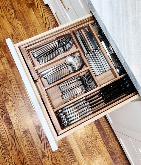 Organizing your kitchen drawers can feel like a daunting task - but it doesn't have to be. Here's some visual inspiration to have your kitchen drawers looking picture perfect. Need some help? Get in touch to schedule a consultation with NEAT Method!


Kitchen organization, clever kitchen storage, kitchen drawer organization ideas, utensil drawer organization, cutlery drawer organization. Plates In Kitchen Drawers, Draw Organization Kitchen, Organised Kitchen Drawers, Utinsel Drawer, Kitchen Drawer Organization Ideas, Custom Kitchen Drawers, Drawer Organization Ideas, Cutlery Drawer Organization, Draw Organizer