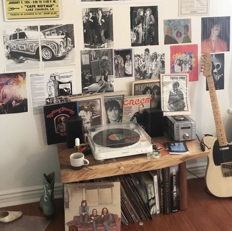 80s Inspired Bedroom, 90s Room, Kat Stratford, Rock Room, 10 Things I Hate About You, Grunge Room, Room Goals, Indie Room, Dreamy Room