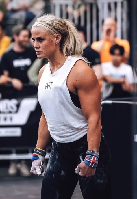 Sara Sigmundsdottir, Gym Vibes, Shoulder Workout Routine, 2023 Mood, Crossfit Women, Fitness Women, Back And Biceps, Lift And Carry, Gym Stuff