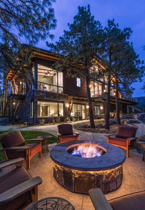 Mountain Home Exterior, Mountain Living, Mountain Modern, Modern Mountain, Modern Backyard, Mountain Homes, Mountain House, Outdoor Fire, Home Builders