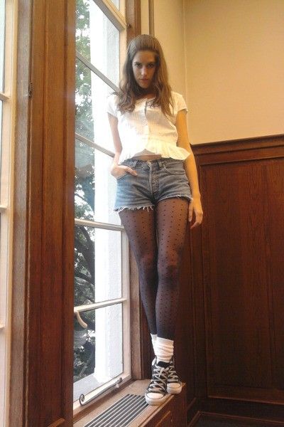 Shorts With Stockings Outfits, Stockings Outfits, Tights And Sneakers, Denim Shorts Outfit, Long Pencil Skirt, Pantyhose Fashion, Patterned Tights, Black Pantyhose, Fashion Tights