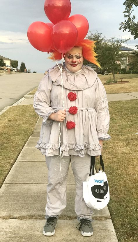 Easy Pennywise Costume Diy Pennywise Costume, Pennywise Outfit, Pennywise Costume For Kids, It Pennywise Costume, Pennywise Halloween Costume, Diy Adult Halloween Costumes, Pennywise Costume, 30th Ideas, Es Pennywise