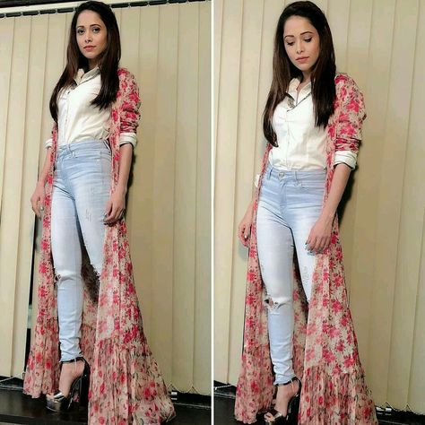 Ways To Wear A Sweater, Red Sweater Outfit, Haute Couture Outfits, Nushrat Bharucha, Preppy Fall Outfits, Mouni Roy, Outfits To Copy, Texas Art, Salwar Kamiz