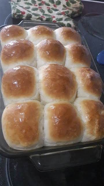 View photo Best Homemade Rolls Recipe, Butter Pecan Fudge Recipe, Hot Rolls, Easy Yeast Rolls, Dinner Rolls Easy, Kitchen Aide, Best Biscuit Recipe, Homemade Yeast Rolls, Homemade Yeast