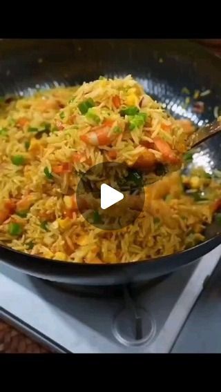 Fried Rice With Shrimp, Rice With Shrimp, Man Loves A Woman, Arroz Frito, Shrimp Fried Rice, Diner Recept, Green Recipes, Food Crush, Healthy Dinner Recipes Chicken