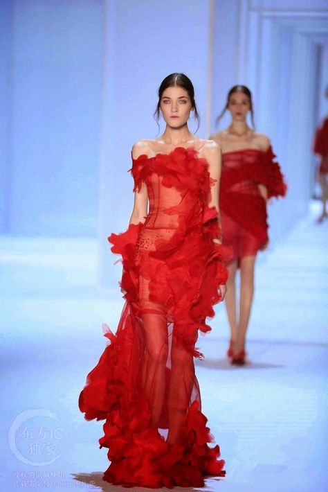 Hot Red Dress, Dresses For Girl, Couture 2015, Runway Fashion Couture, Haute Couture Dresses, Runway Dresses, Red Dresses, Haute Couture Fashion, Mode Inspo