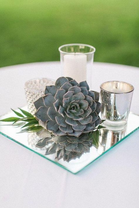 vintage mirror wedding centerpiece idea / http://www.himisspuff.com/mirror-wedding-ideas/4/ Spring Wedding Centerpieces, Succulent Wedding Centerpieces, Garden Wedding Centerpieces, Succulent Centerpieces, Tafel Decor, Sage Wedding, Wedding Floral Centerpieces, Succulent Wedding, Flower Centerpieces Wedding