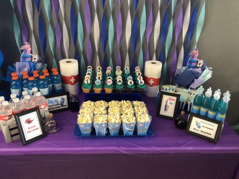 Uldan’s 7th Fortnite Birthday | CatchMyParty.com Fortnite Themed Food, Fortnite Desserts, Fortnite Snacks, Fortnite Birthday Party Ideas Food, Fortnite Food Ideas Party, Fortnite Themed Birthday Party, Fortnite Party Ideas, Fortnite Birthday Party Ideas, Fortnite Birthday Party