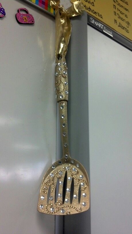 The GOLDEN Spatula for the class with the best behavior in the cafeteria for the week.  Our custodial staff are the judges.  The winning class keeps the award for a week.  The competition is fierce (in a good way) for this baby! Cafeteria Behavior, Golden Spatula, School Cafeteria Decorations, Cafeteria Bulletin Boards, Attendance Board, Cafeteria Decor, School Lunchroom, Camp Hope, Chili Cookoff