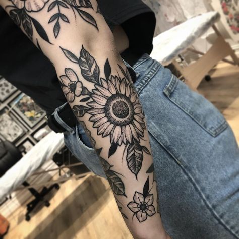 Luke Schubert on Instagram: “More flowers from Friday. What started as a cover up on her inner bicep and in her words “her last tattoo ever” I ended up seeing Chloe two…” Sunflower Tattoo Traditional Black, Flower Traditional Tattoo, Secret Tattoo, Timeless Tattoo, Traditional Tattoo Art, Tattoo Black, Hair Tattoos, Tattoo Cover-up, Sun Tattoo