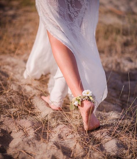 Mamma Mia Wedding, Hobbit Wedding, Barefoot Bride, Beach Wedding Pink, Hippie Bride, Hippie Wedding, White Boho Dress, Elope Wedding, Poses For Pictures