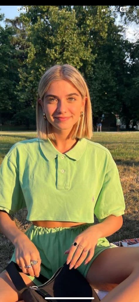 Blonde Bob Straight Hair, Preppy Short Hair, Round Face With Short Hair, Dirty Blonde Bob With Bangs, Short Straight Hair Blonde, Short Fun Haircuts For Women, Short Blonde Hair Round Face, Short Hair Inspo For Round Face, 90s Blonde Bob