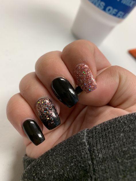 Black Nails With Rose Gold, Black Rose Gold Nails, Nails With Rose Gold, Black Manicure, Rose Gold Nails, Rose Gold Glitter, Gold Nails, Mani Pedi, Black Nails