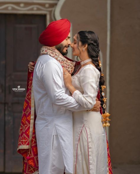 Punjabi Couple Pre Wedding Shoot, Punjabi Couple Photography Poses, Pre Wedding Indian Photoshoot, Punjabi Pre Wedding Photoshoot, Couple Photoshoot Poses Indian, Cute Couple Photoshoot Poses, Plus Size Couple Photoshoot, Punjab Photography, Cute Couple Photoshoot