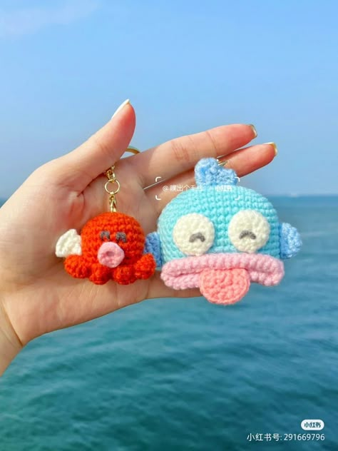 Crochet Bass Fish, Keychain Design Ideas, Crochet Key Cover, Octopus Keychain, Crochet Fish Patterns, Fish Keychain, Keychain Pattern, Crochet Fish, Fish Tattoo