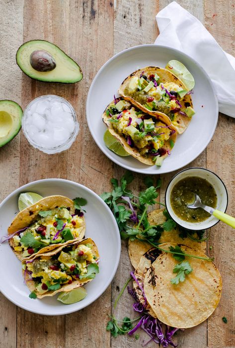 Vegetarian Breakfast Tacos - the BEST breakfast tacos! Cheesy soft scrambled eggs in charred corn tortillas, topped with scallions, black beans, cabbage, avocado, and salsa. Serve as a delicious easy vegetarian main course for breakfast, lunch, or dinner! #vegetarian #tacos #breakfast #eggs #recipe #abeautifulplate Vegan Breakfast Tacos, Breakfast Tacos Recipe, Light Summer Meals, Easy Taco Recipes, Picnic Tables, Breakfast Tacos, Vegetarian Breakfast, Savory Breakfast, Taco Recipes