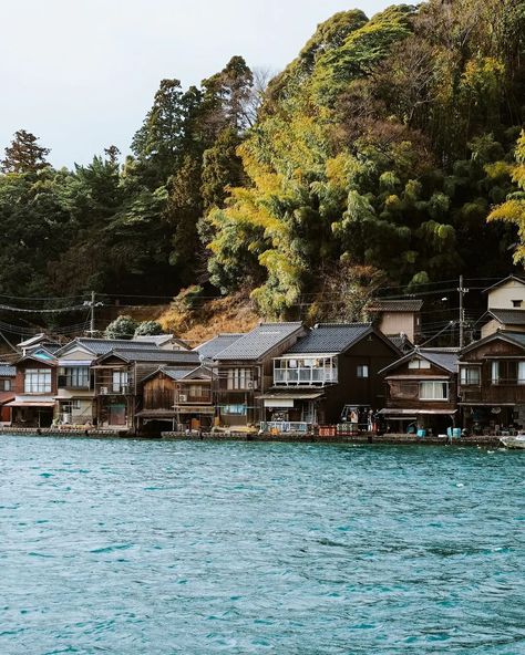 🇯🇵 [ Ine - the Venice of Japan ] When you think of Kyoto, what often comes to mind are images of those ancient temples, shrines, and the world-famous “red gates”(fushimi inari).  Yet just around 130 km north of the city of Kyoto lies a quaint seaside fishing village of Ine (伊根) that is still under most international tourists’ radar (especially Americans and Europeans) 🌊 Ine is famous for its 230 unique boathouses (funaya 舟屋) along the 5km coast. Most of the funayas are occupied by the fishe... Ine Kyoto, Ine Japan, Japan Seaside, Japan Coast, Mc Builds, Fushimi Inari, Ancient Temples, View Pictures, Fishing Villages