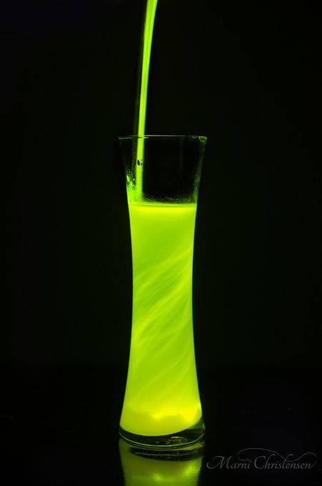 Learn how to photograph a Halloween potion using glow sticks - learn photography with me Glow In The Dark Liquid, Glow Water, Halloween Potion, Shooting Ideas, Rim Light, Halloween Potions, Learn Photography, How To Photograph, Glow Stick