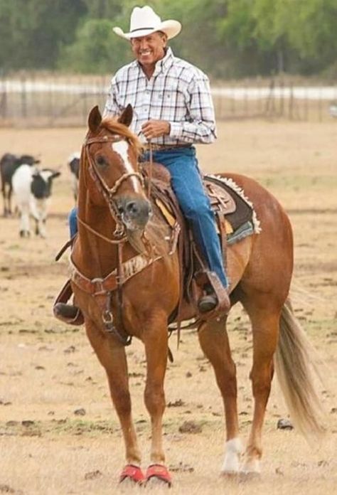 George Strait Quotes, George Strait Pure Country, Young George Strait, George Strait Young Photos, Yellowstone Outfits, Elton John Costume, George Strait Video, George Straight, George Strait Family