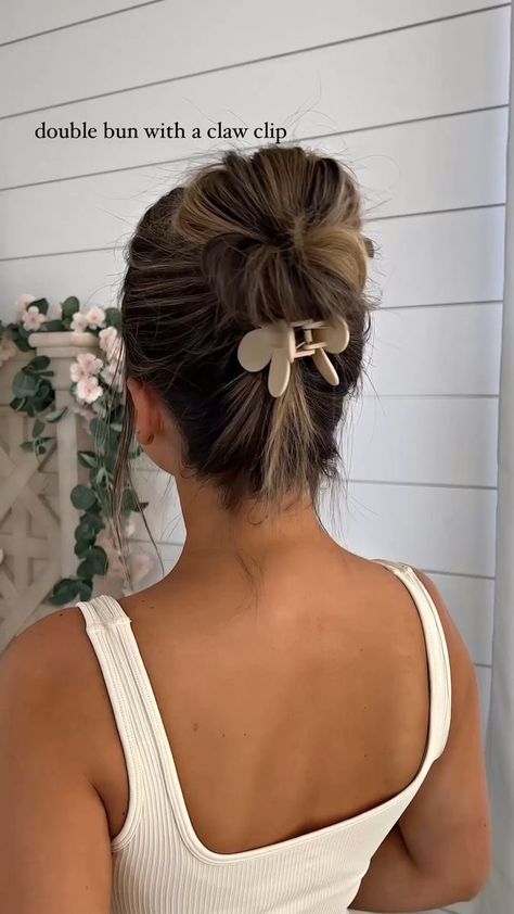 Hair Upstyles, Vlasové Trendy, Easy Hair Updos, Trendy Hairstyle, Clip Hairstyles, Hairdos For Short Hair, Bun Hairstyle, Hair Tutorials For Medium Hair, Peinados Fáciles Para Cabello Corto