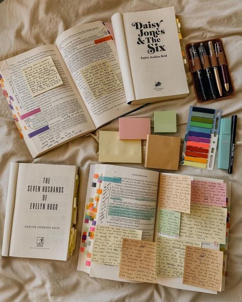 Cups and Thoughts Books Notes Aesthetic, Book Journaling Aesthetic, Annotation Aesthetic, Book Annotation Tips, Mindful Lifestyle, Studying Inspiration, Book Review Journal, Reading Motivation, School Vibes