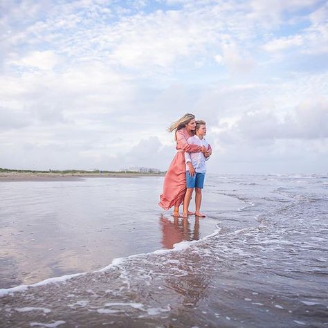 Mom Son Beach Pictures, Mom And Son Beach Pictures, Mom And Son Beach Photos, Mother And Son Beach Photo Ideas, Mother And Son Beach Photos, Beach Mother Son Photos, Mom And Kids Beach Pictures, Chubby Cheek Photography, Family Beach Pictures Poses