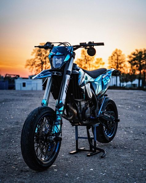 Ktm Supermoto, Dirt Bike Gear, 50 Cc, Moto 50cc, Motocross Love, Cool Dirt Bikes, Image Moto, Motorcross Bike, Motorcycle Aesthetic