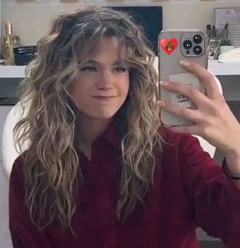 90s Long Layered Hair Curly, Natasha Leon Hair, Curtain Bangs With Wavy Hair Naturally Curly, Wavy Hair Naturally Bangs, Wavy Curly Haircut Layers, 90s Layered Haircut Curly Hair, 70s Wavy Haircut, Haircuts For Naturally Wavy Hair Long Layers, Haircuts For Naturally Wavy Hair Medium Round Face