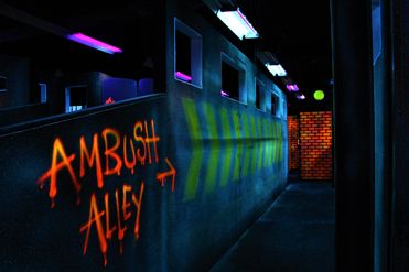 Laser Tag Arena Laser Game Aesthetic, Laser Tag Aesthetic, Outdoor Party Activities, Laser Quest, Bunker Ideas, Laser Tag Arena, Paintballing Outfit, Laser Game, Outdoor Activities For Adults