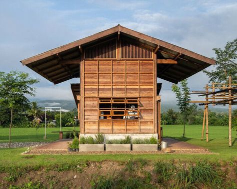 vincent coste inks japanese restaurant with yakuza tattoo motifs Bamboo Roof, Beam Structure, Bamboo Structure, Rice Field, Bamboo Construction, Black Barn, Vernacular Architecture, Northern Thailand, Wooden Beams