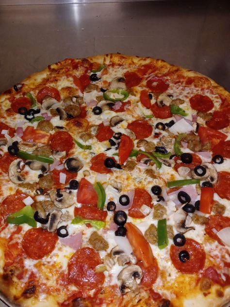 Formerly Tommy's beachside pizza. A local favorite and one of our top sellers. Call in or stop by today and place an order. You won't be disappointed! Sbarro Pizza, Incredible Pizza Company, South Shore Bar Pizza, Pizza In Naples, Pizza Margherita Napoli, Vegetable Pizza, Pizza