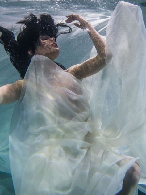 Aesthetic White Dress, White Dress Aesthetic, Underwater Photoshoot, Photography Underwater, Pool Floats For Adults, Portable Pools, Water Hammock, Pool Dress, Pool Wedding