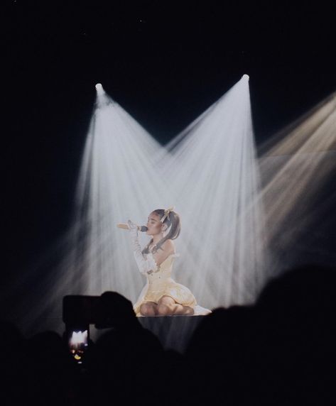 Madison Beer Tour Aesthetic, Vocals Aesthetic, Siren Show, Madison Beer Concert, Madison Beer Instagram, Madison Beer Tour, Victoria Clark, Estilo Madison Beer, False God