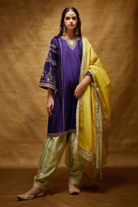 Salwar Kurta, Velvet Dress Designs, Indian Designer Suits, Purple Suits, Pakistani Fashion Party Wear, Designer Anarkali, Simple Pakistani Dresses, Embroidery Suits Design, Colour Blocking