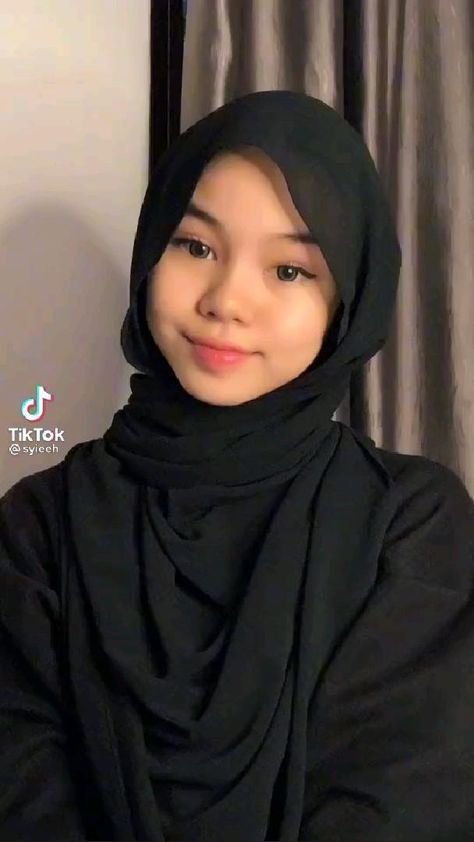 Black Hijab Style, Tutor Pasmina Simple, Tutorial Turban Hijab, Tutorial Kerudung Pasmina, Pasmina Tutorial Simple, Pasmina Tutorial, Shawl Tutorial Hijab, Hijab Tutorial For School, Tutorial Pasmina