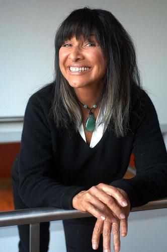 Buffy Sainte-Marie Buffy Sainte Marie, People Standing Together, Indigenous Women, Canadian Bacon, Sainte Marie, Indigenous People, Native American Culture, American Beauty, St Mary