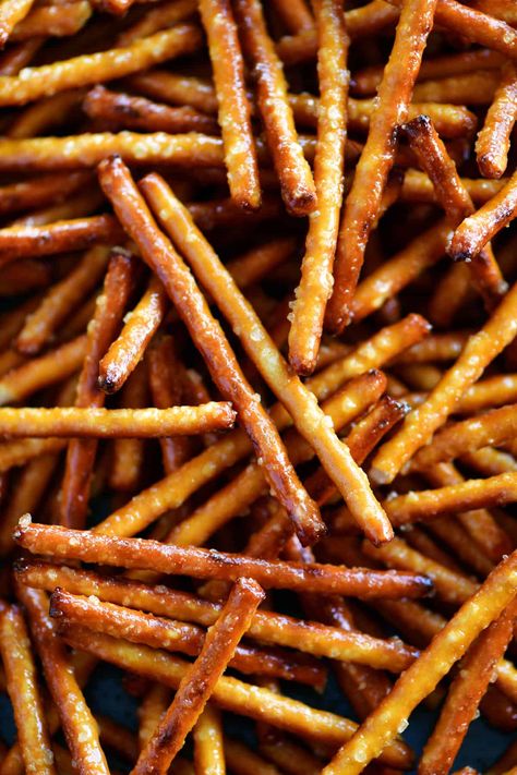 Honey Mustard Pretzels Gathering Appetizers, Spicy Ranch Pretzels, Soft Pretzel Sticks, Hot Pretzels, Snacks Savory, Ti Harris, Spicy Pretzels, Spiced Pretzels, Pretzel Recipes