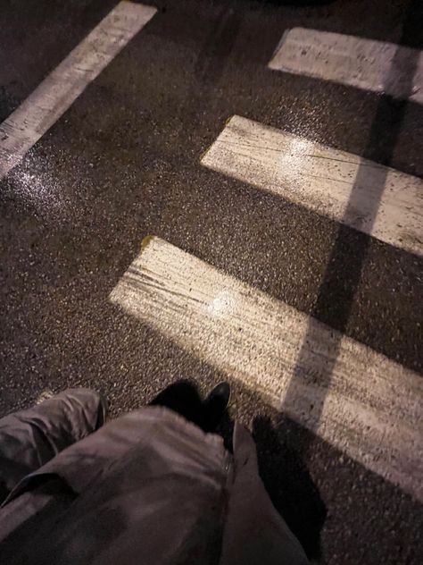 Evening Walks Aesthetic, Walk Night Aesthetic, Evening Walk Aesthetic, Winter Aesthetic Night, Night Walks Aesthetic, Night Walk Aesthetic, Night Walking Aesthetic, Cover Playlist, Walking Pictures