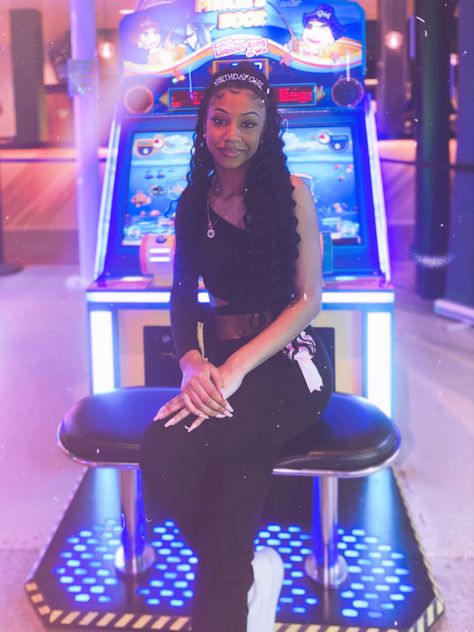 Tiara Black, Birthday 12, 18th Bday, Birthday Aesthetic, Birthday Tiara, 21 Birthday, Birthday Inspo, 19th Birthday, Birthday Pictures