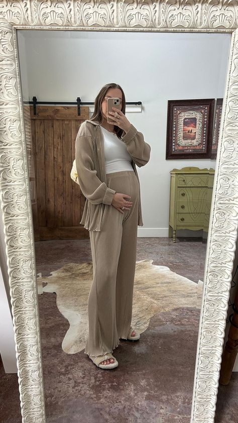 Bump Friendly Outfits, Recreate Photos, I Am Pregnant, Friendly Outfits, Casual Spring Outfit, Maternity Style, Found On Amazon, Casual Spring, Spring Outfits Casual