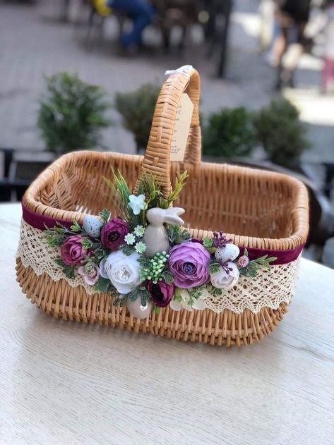 Basket Decoration Ideas, Gift Topper Ideas, Easter Basket Decoration, Professional Gift Ideas, Decorating Easter Baskets, Bridal Gift Wrapping Ideas, Easter Craft Decorations, Wedding Gifts Packaging, Paper Craft Ideas