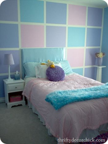 Thrifty Decor Chick: An ombre wall (guest room progress!) Purple Girls Room, Girls Room Paint, Zimmer Diy, Teal Bedroom, Thrifty Decor Chick, Purple Rooms, Accent Wall Bedroom, Teenage Bedroom