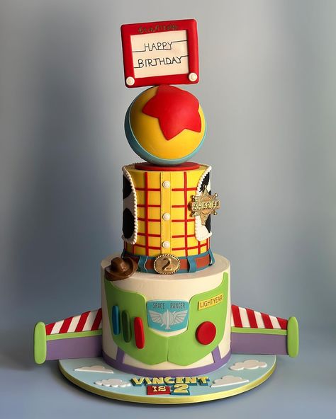 Check out this photo from bakeup__ Pixar Cake, Theme Birthday Cake, Toy Story Cakes, Bakery Design, Favorite Products, Bday Party, Cake Pops, Toy Story, Pixar