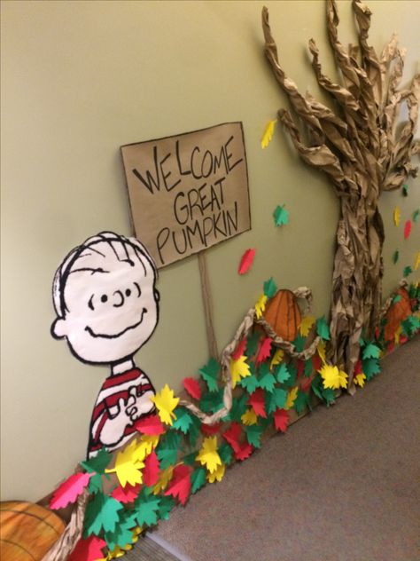 Halloween Decorating Contest Office, Pumpkin Patch School Decoration, Charlie Brown Fall Bulletin Board, Great Pumpkin Charlie Brown Decorations, Charlie Brown Pumpkin Patch, Charlie Brown Halloween Decorations, Peanuts Costumes, Snoopy Baby Shower Theme, Pumpkin Patch Decoration