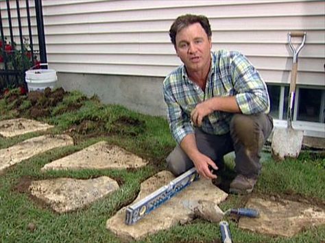 Learn how to lay a flagstone pathway around your home. Diy Stone Walkway, Stone Walkways, Flagstone Pathway, Flagstone Walkway, Flagstone Path, Walkway Landscaping, Outdoor Patio Diy, Walkway Design, Flagstone Patio