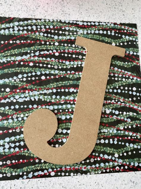 diy Christmas mod podge sign Refabbed By Brooke, Burlap Crafts Diy, Farmhouse Accessories, Diy Mod Podge, Art Niche, Christmas Signs Diy, Diy Joy, Dollar Tree Christmas Decor, Cheap Christmas Diy